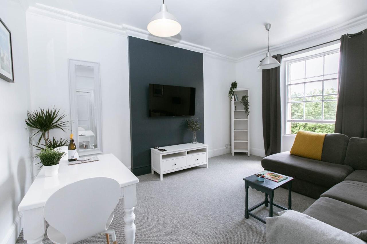Spacious Apartment, Free Parking, Central Location Near To Uni, Hospital, Town Exeter Exterior photo