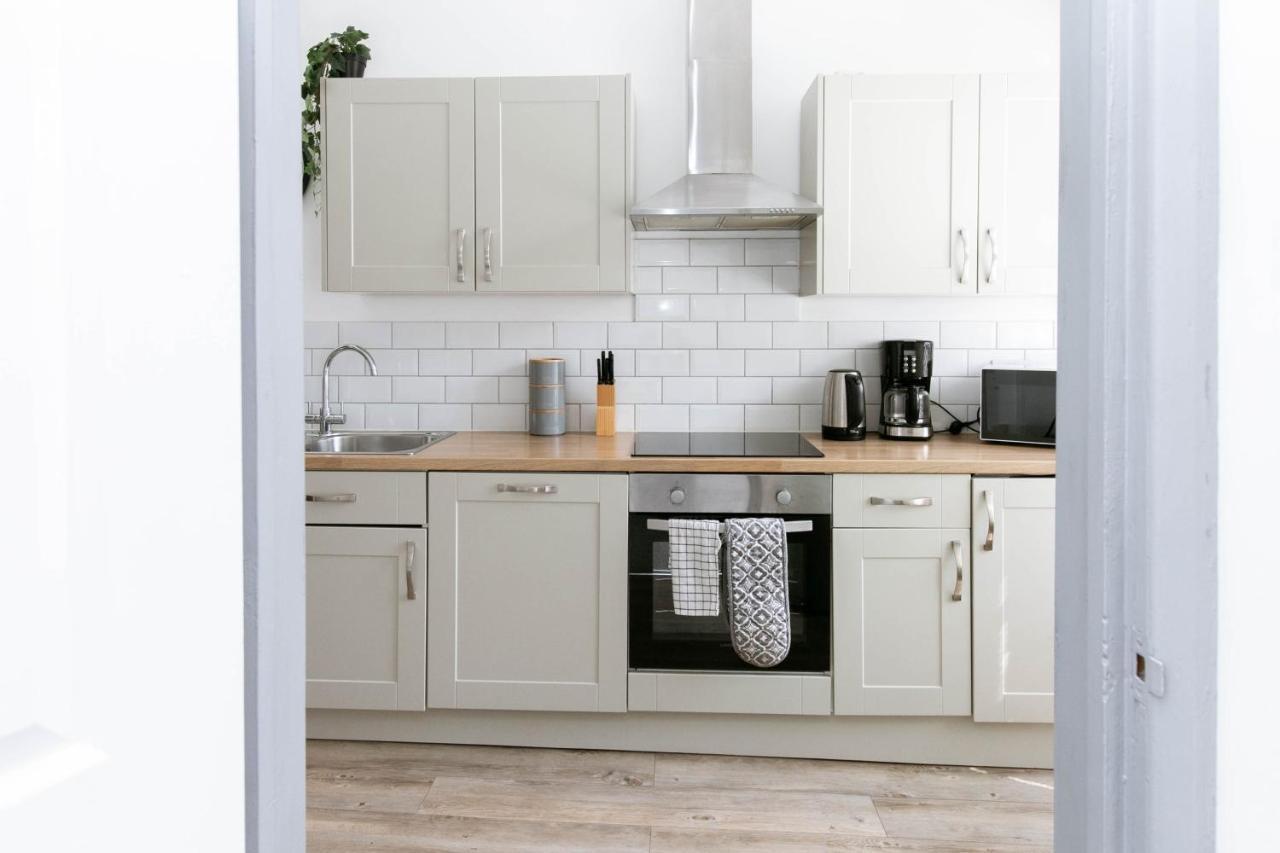 Spacious Apartment, Free Parking, Central Location Near To Uni, Hospital, Town Exeter Exterior photo