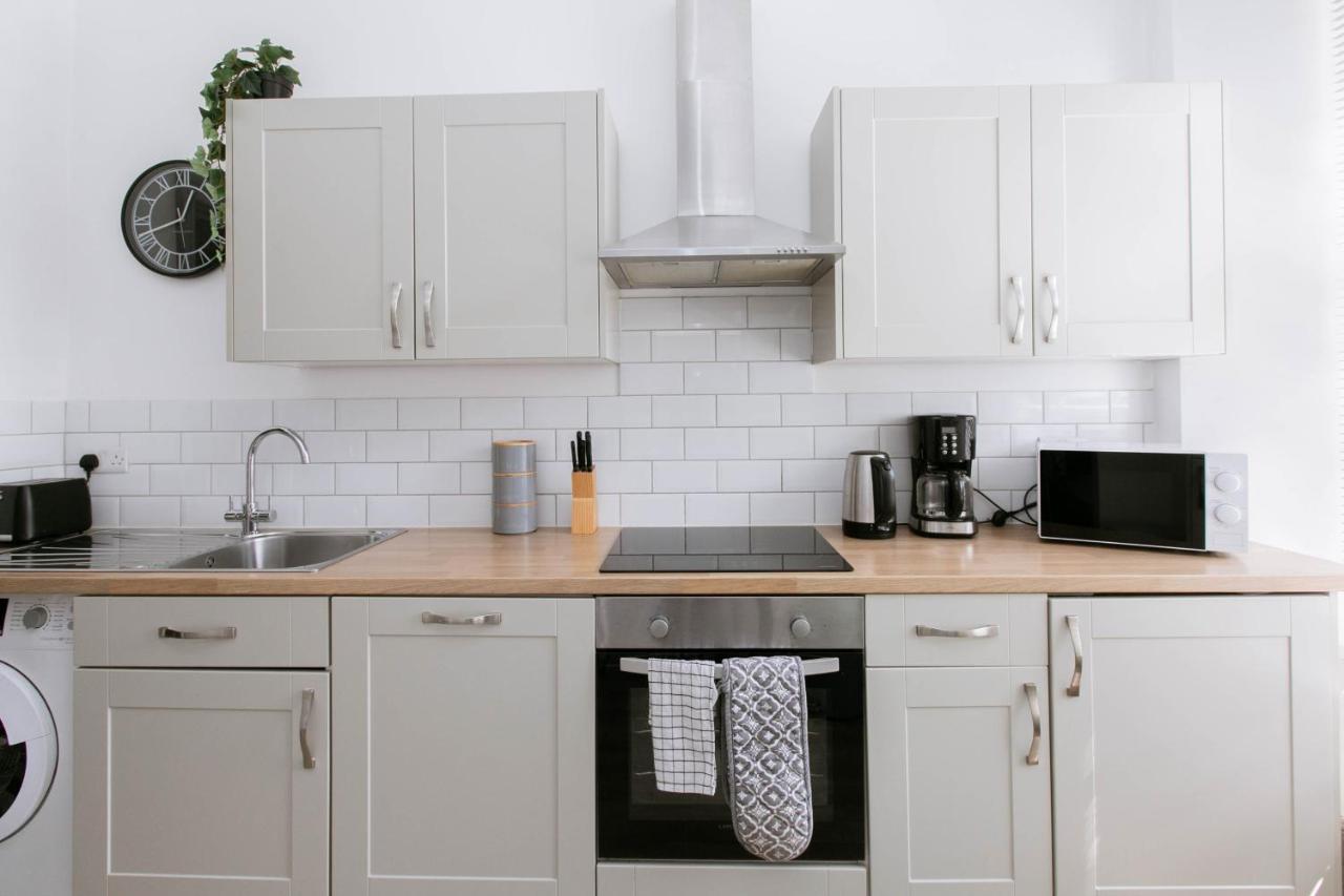Spacious Apartment, Free Parking, Central Location Near To Uni, Hospital, Town Exeter Exterior photo