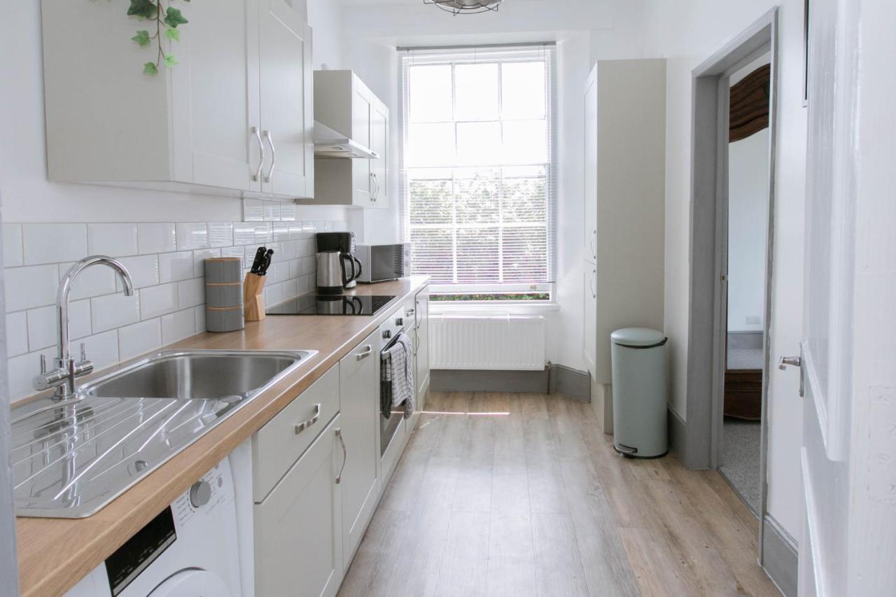 Spacious Apartment, Free Parking, Central Location Near To Uni, Hospital, Town Exeter Exterior photo